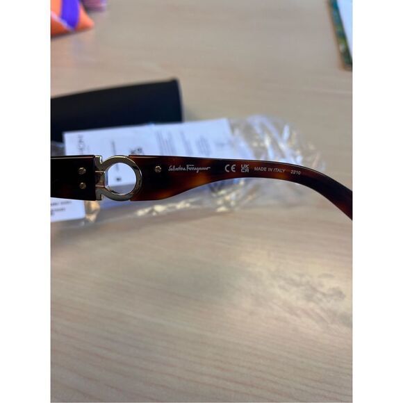 Salvatore Ferragamo Oval Sunglasses SF727S Italian Made Tortoise Brown NWT main image 8